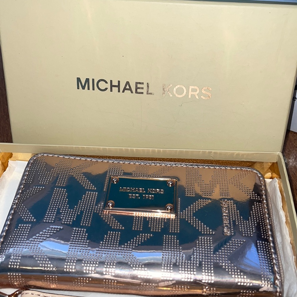 Micheal Kors Wristlet